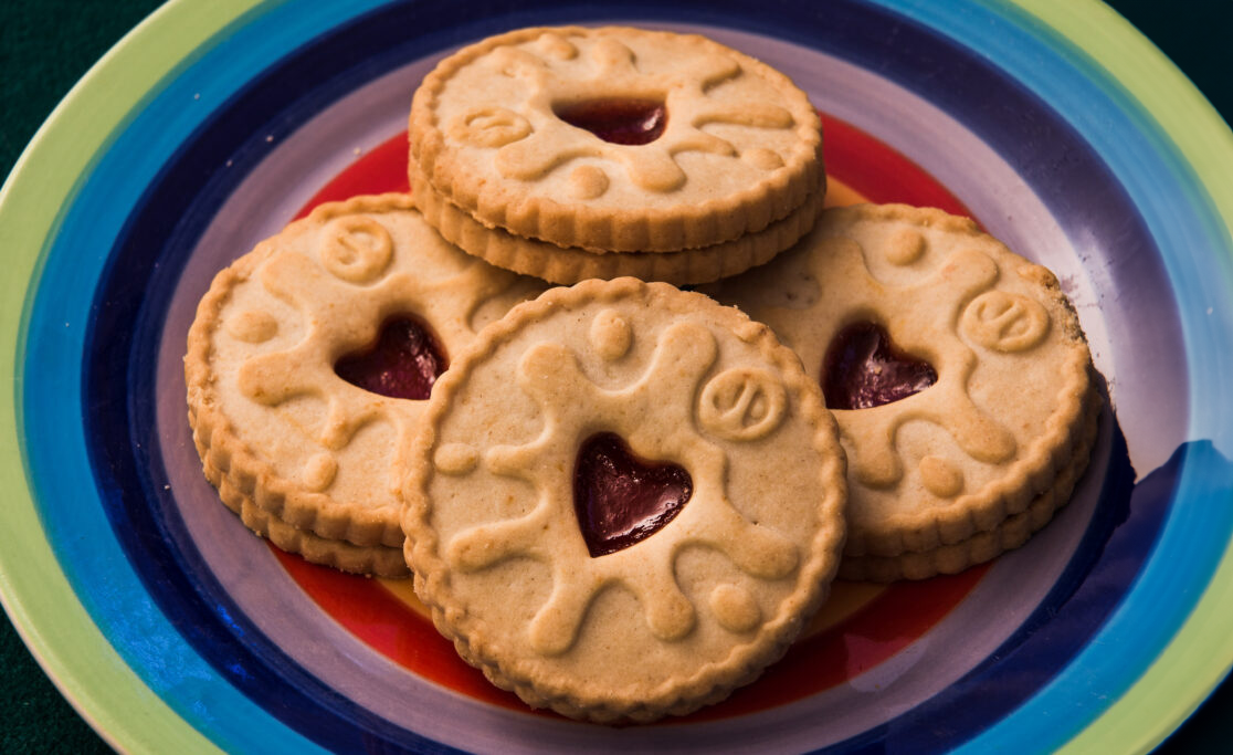 "Delicious Jammie Dodgers Biscuits on a Colorful Plate - Close-Up"